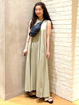 「BEAMS」｜「アイテム（ボディバッグ/ウエストポーチ）」を使った、B:MING by BEAMS WOMENさん（レディース・159cm）の夏コーディネート
