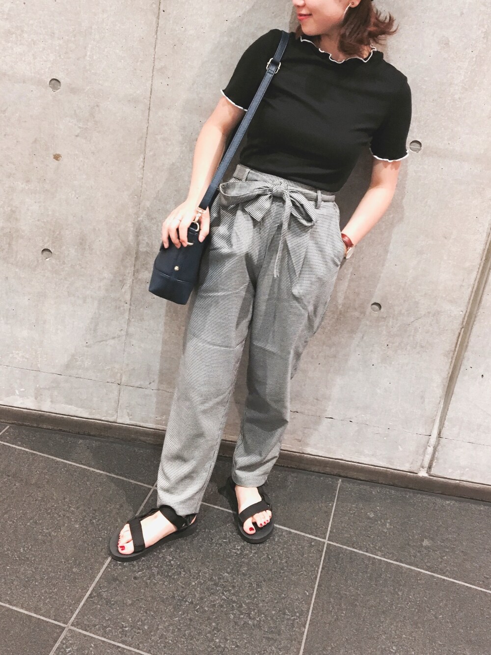 「GUのアイテム（その他パンツ、グレー系）」を使った、akiさん（レディース・149cm）の夏コーディネートの1枚目の写真