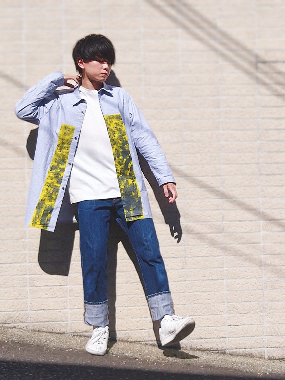 「ユニクロ、プチプラコーデ、デニム、デニムパンツ、シャツスタイル、ビックシルエット、カジュアルコーデ、春夏コーデ、夏コーデ、ユニクロコーデ」｜「UNIQLOのハイライズスリムフィットストレートジーンズ（デニムパンツ、ブルー系）」を使った、♯ryoさん（メンズ・174cm）の夏コーディネートの1枚目の写真