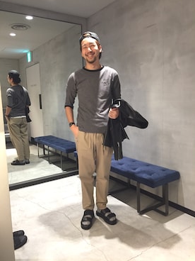 「DIESEL OSAKA」｜「アイテム（チノパンツ）」を使った、SHOさん（メンズ・177cm）の春コーディネート
