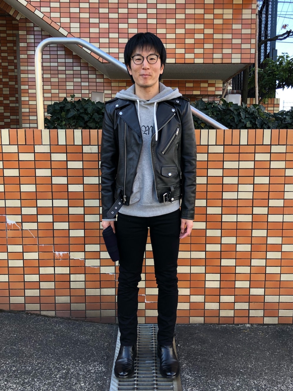 「買い物」｜「CELINEのクラシックバイカー　2E158599E.38NO（ライダースジャケット、ブラック系）」を使った、Daisuke Aさん（メンズ・168cm）の冬コーディネートの1枚目の写真