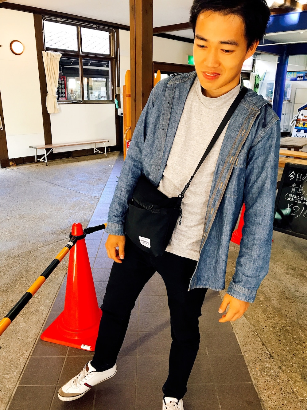 「UNIQLOのアイテム（トップス、グレー系）」を使った、あさん（メンズ・270cm）の秋コーディネートの1枚目の写真