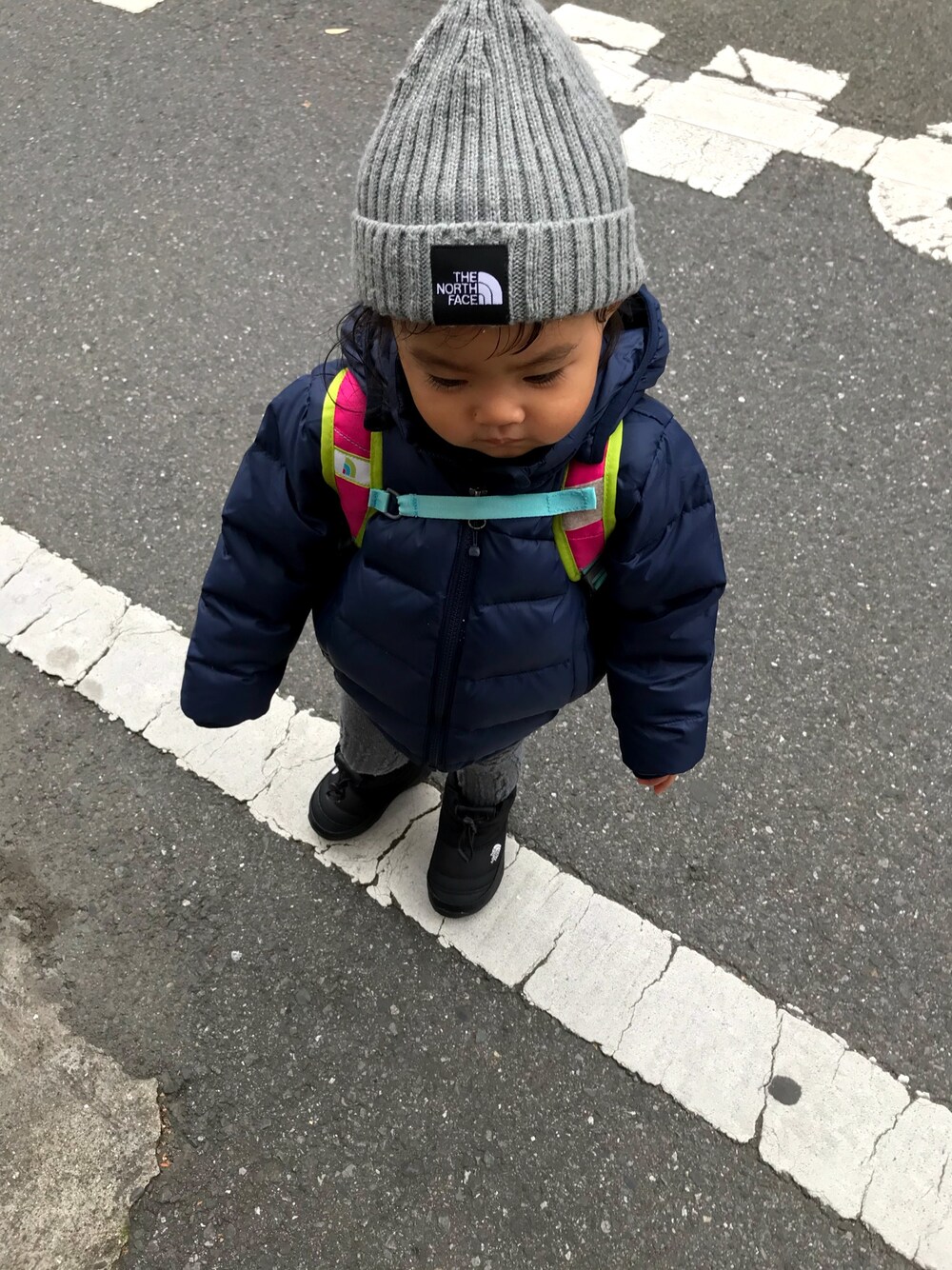 「ノースフェイス、ヌプシ、アコンカグアフーディーキッズ、雨、寒い」｜「THE NORTH FACEのザ・ノース・フェイス　ロゴニットキャップ　/　カプッチョリッド３（ニットキャップ/ビーニー、ブラック系）」を使った、askhさん（キッズ・80cm）の秋コーディネートの1枚目の写真