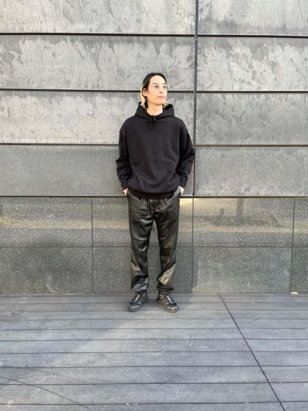 「ビューティ&ユース、beauty&youth、モンキータイム、ユナイテッドアローズ、MONKEY TIME、unitedarrows」｜「MONKEY TIMEの＜monkey time＞ BRSHD FLC OUT SEAM HOODY/パーカー（パーカー、ブラック系）」を使った、Syunsuke Mizuhataさん（メンズ・185cm）の冬コーディネートの1枚目の写真