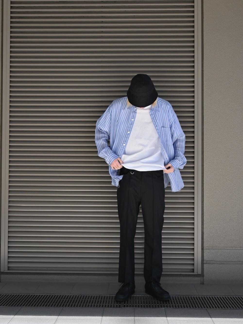 「ビューティ&ユース、beauty&youth、モンキータイム、ユナイテッドアローズ、MONKEY TIME、unitedarrows」｜「MONKEY TIMEの＜monkey time＞ TW TWILL P/TC CUT OFF TROUSERS/トラウザーズ（スラックス、ブラック系）」を使った、Syunsuke Mizuhataさん（メンズ・185cm）の春コーディネートの1枚目の写真