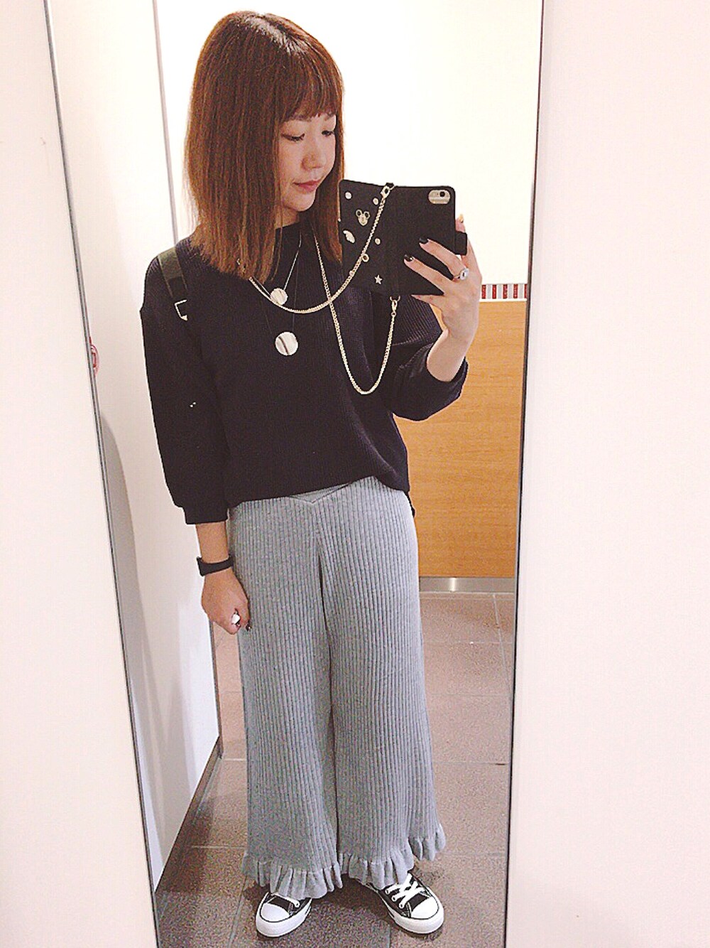 「プチプラ、UNIQLO、ワッフルクルーネックＴ、サーマル、ニットパンツ、フリル、スニーカー、コンバース、シルバーアクセサリー、秋のコーデ」｜「CONVERSEのconverse（コンバース） ALL STAR OX（オールスターOX）（スニーカー、ブラック系）」を使った、アズ☺︎さん（レディース・159cm）の秋コーディネートの1枚目の写真