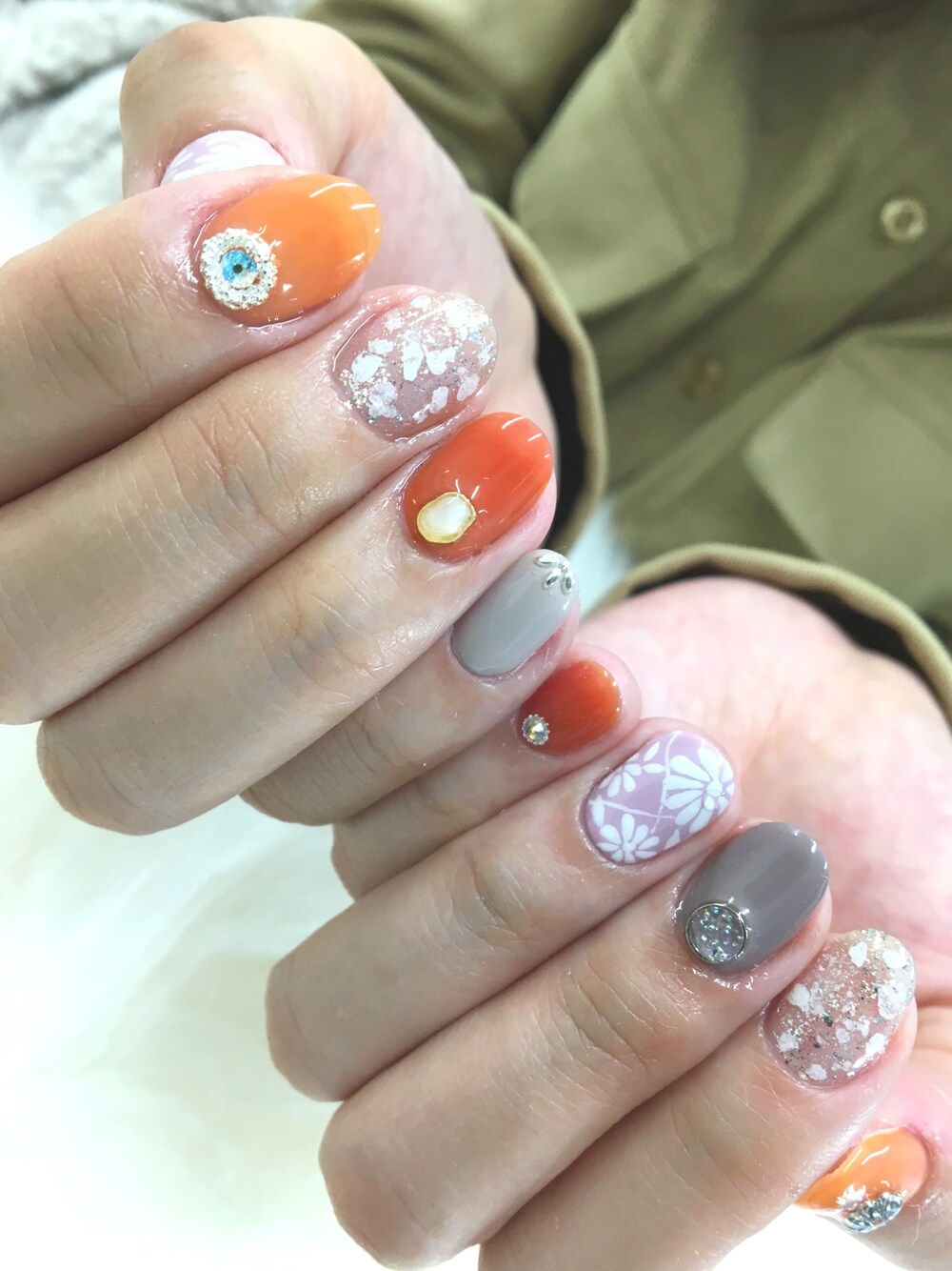 「オレンジ、くすみカラー、レース、newnail、春、冬感」｜「RAMUSEのアイテム（ハンドケア/ハンドクリーム、その他）」を使った、アズ☺︎さん（レディース・159cm）の冬コーディネートの1枚目の写真