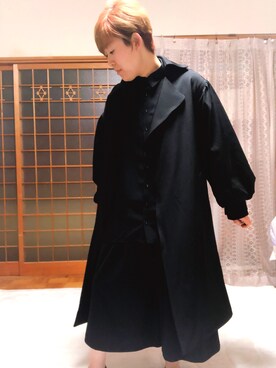 kumihana kanonさんの「シンプルにエレガントなエイジレスなポワン袖コート（ブラック）」を使ったコーディネート