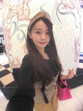 「プラダ」｜「アイテム（アクセサリー）」を使った、sara375さん（レディース・154cm）の秋コーディネート