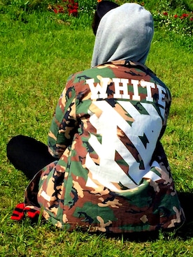 「OFF-WHITE」｜「アイテム（ミリタリージャケット）」を使った、624さん（メンズ・175cm）の冬コーディネート