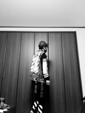 「OFF-WHITE」｜「アイテム（ミリタリージャケット）」を使った、624さん（メンズ・175cm）の冬コーディネート