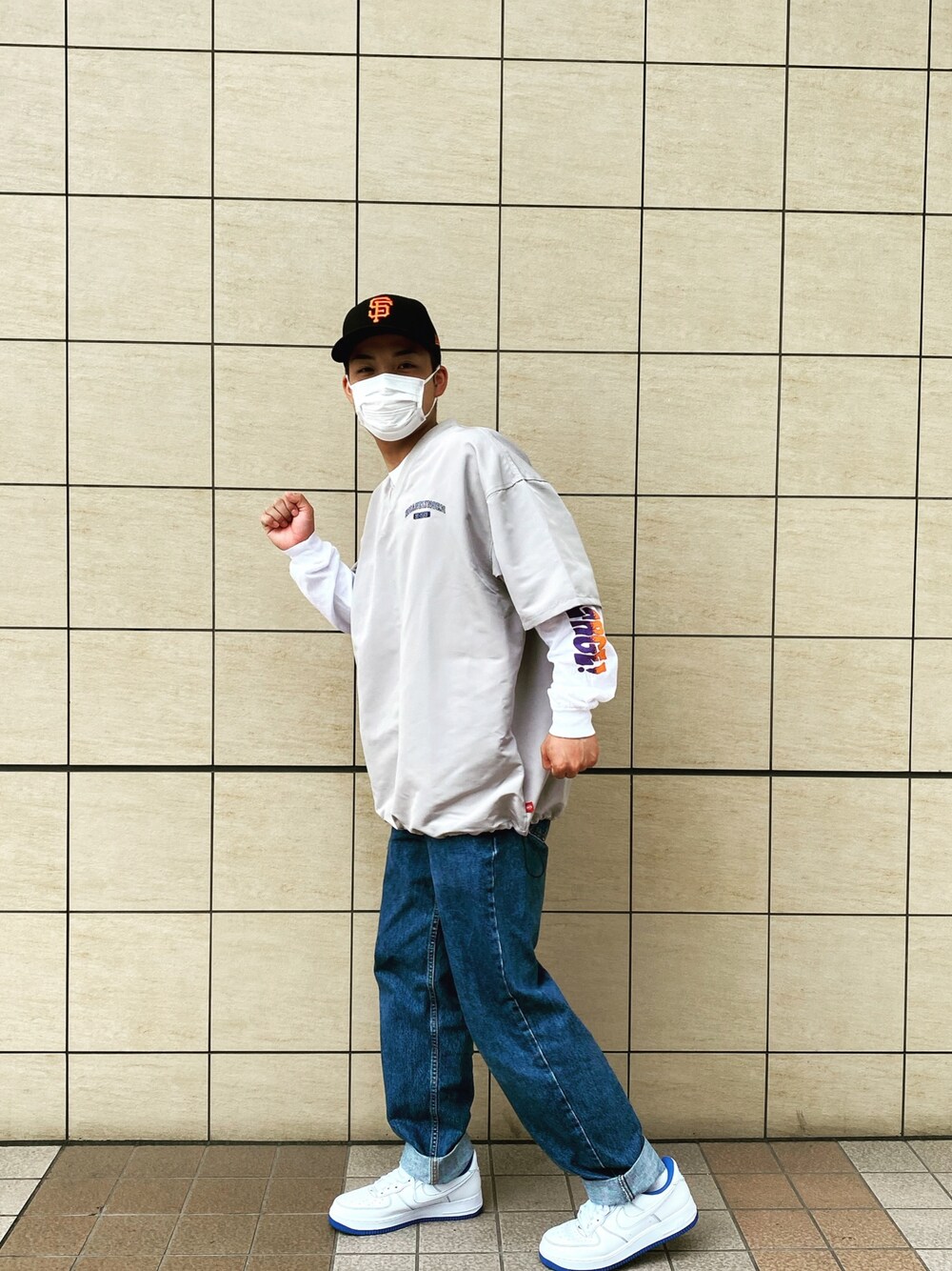 「コロナに負けるな」｜「NEW ERAのアイテム（キャップ、ブラック系）」を使った、カイトさん（メンズ・172cm）の春コーディネートの1枚目の写真