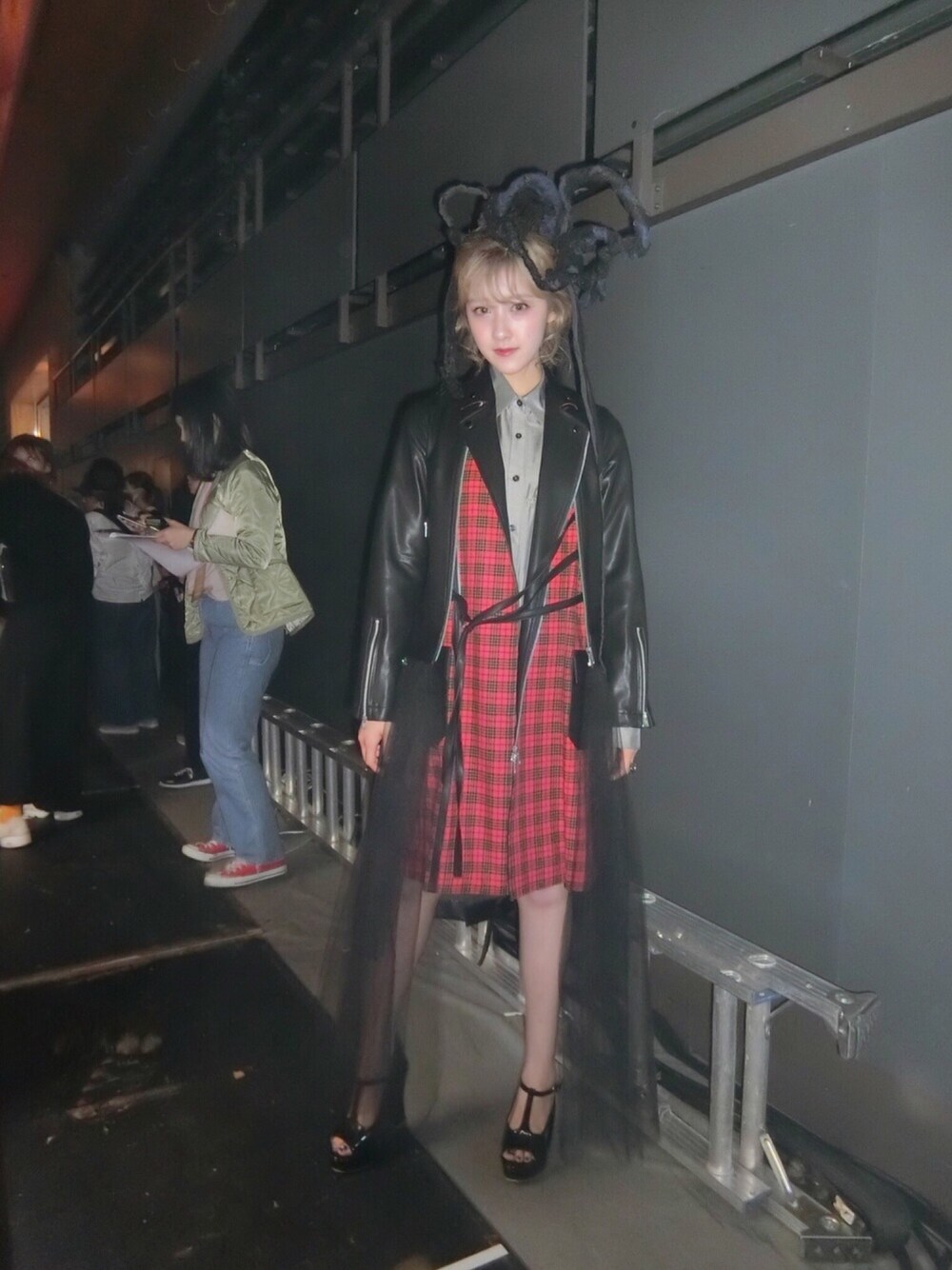 「札幌コレクション、サツコレ、fashion、ランウェイ、きれいめカジュアル、ライダース、yuya teramoto」｜「yuya teramotoのアイテム（ジャケット/アウター、ブラック系）」を使った、夏焼雅さん（レディース・160cm）の春コーディネートの1枚目の写真