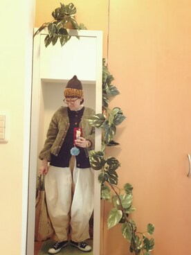 「アイテム（スニーカー、ブルー系）」を使った、えちご屋さん（レディース・168cm）の秋コーディネート