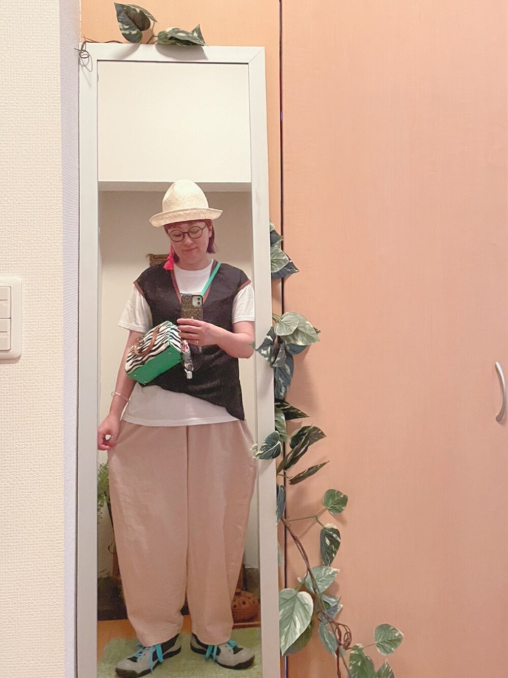 「カジュアル、ゆるコーデ、帽子、cherpa、マウンテンハット、casselini、Danner、ピンク、niko and ...、Anna Kerry」｜「cherpaのアイテム（ハット、ホワイト系）」を使った、えちご屋さん（レディース・168cm）の夏コーディネートの1枚目の写真