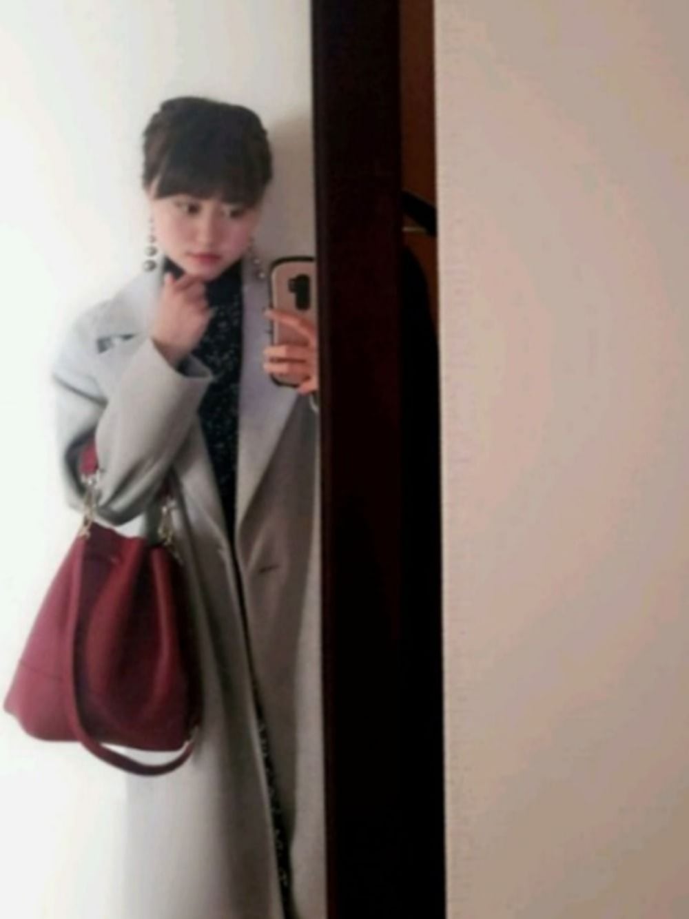 「冬のコーデ、休日スタイル、オトナ女子、ootd、ロングコート、おしゃれさんと繋がりたい、あけましておめでとうございます！、2020年初コーデ、冬アウター、冬コーデ」｜「ZARAのアイテム（バッグ、レッド系）」を使った、AYAKA🌼さん（レディース・160cm）の冬コーディネートの1枚目の写真