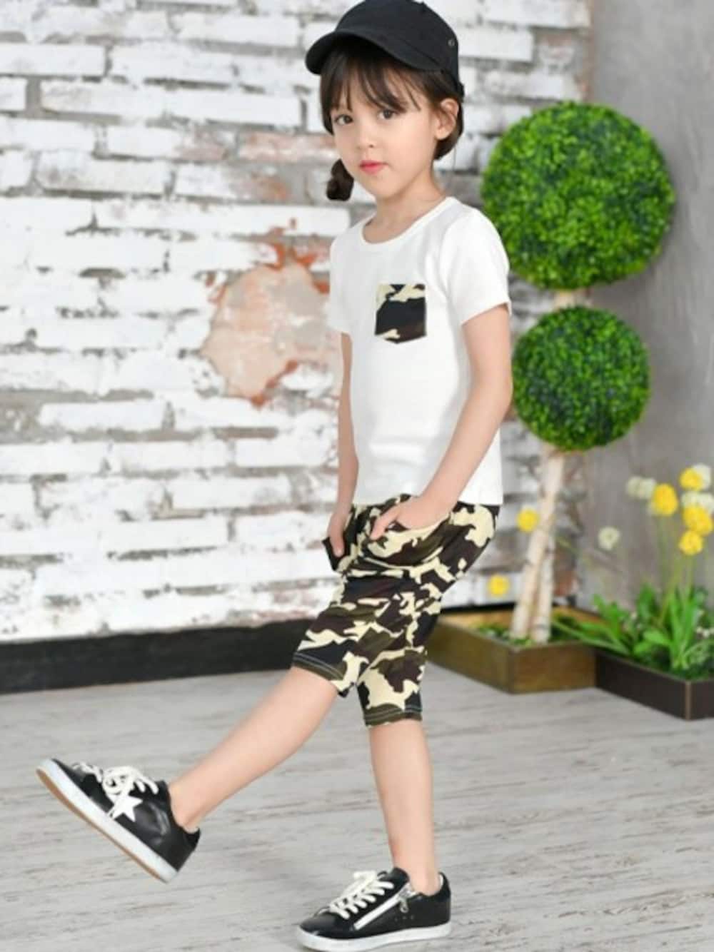 「カモフラージュ、kids、ハーフパンツ、男の子、女の子、春夏コーデ、韓国こども服、サルエル風パンツ」｜「Bee des Beeのサルエル風パンツ（その他パンツ、その他）」を使った、子供服Beeさん（キッズ・110cm）の春コーディネートの1枚目の写真