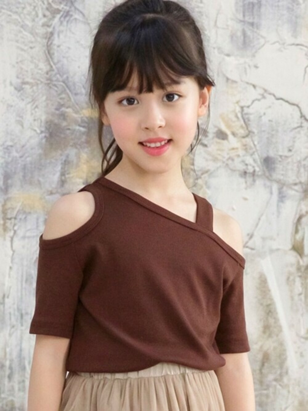 「キッズコーデ、韓国子供服、キッズ服、キッズサイズ、キッズコーディネート、韓国スタイル、キッズファッション、子供服Bee」｜「Bee des Beeのスカート（スカート、ベージュ系）」を使った、子供服Beeさん（キッズ・122cm）の夏コーディネートの1枚目の写真