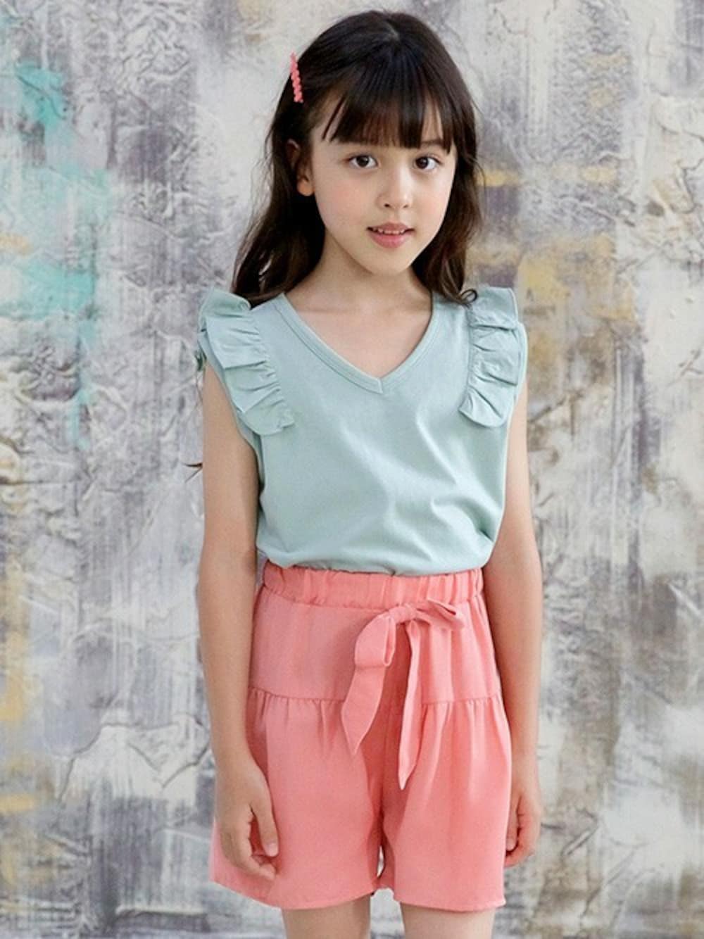 「夏、ショートパンツ、子供服、キッズコーデ、韓国子供服、ノースリーブ、ガーリーコーデ、キッズファッション、子供服Bee」｜「Bee des Beeのタンクトップ（タンクトップ、グリーン系）」を使った、子供服Beeさん（キッズ・120cm）の夏コーディネートの1枚目の写真