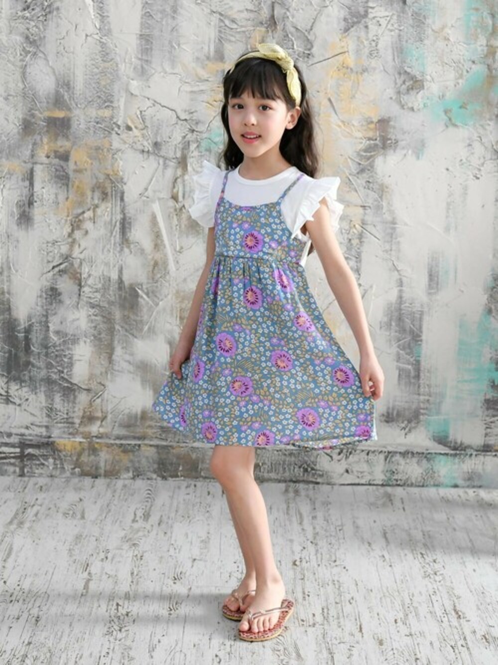 「ワンピース、フリル、キッズコーデ、柄ワンピース、ドッキングワンピ、キッズファッション、120cm、120㎝ワンピ、＃子供服、#韓国子供服Bee」｜「Bee des Beeのワンピース（ワンピース、ブルー系）」を使った、子供服Beeさん（キッズ・121cm）の夏コーディネートの1枚目の写真