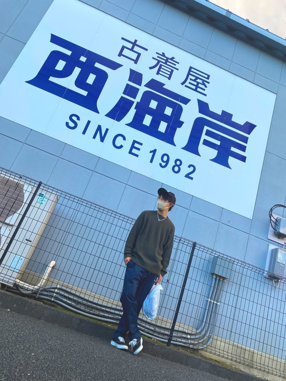 「お洒落さんとつながりたい、ブルー」｜「DickiesのDickies/ディッキーズ 874 ワークパンツ ワイドチノパンツ（チノパンツ、ブルー系）」を使った、小藪さん（メンズ・175cm）の秋コーディネートの1枚目の写真