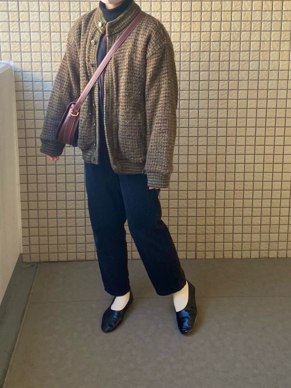 「あったかコーデ、古着、古着MIX、タートルネック、白タイツ、コーデュロイ、コーデュロイパンツ、冬コーデ、ニット、ブラック」｜「VINTAGEのアイテム（ブルゾン、その他）」を使った、maさん（レディース・161cm）の冬コーディネートの1枚目の写真
