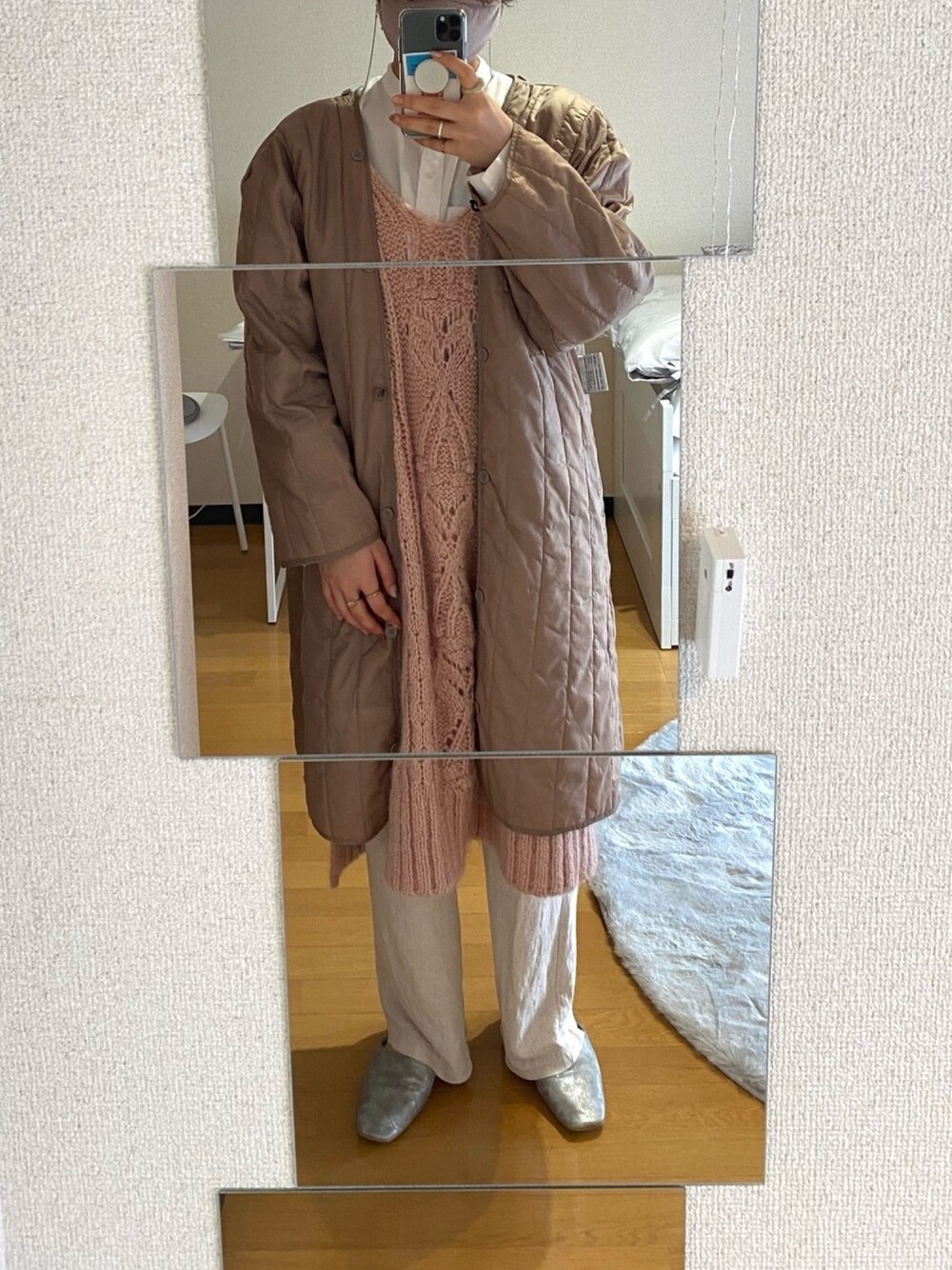 「休日スタイル、パンツスタイル、キルティング、春コーデ、古着MIX、ZARA、パステル映える春、ベスト、ピンク、レイヤードスタイル」｜「VINTAGEのアイテム（ジャケット/アウター、ベージュ系）」を使った、maさん（レディース・161cm）の春コーディネートの1枚目の写真