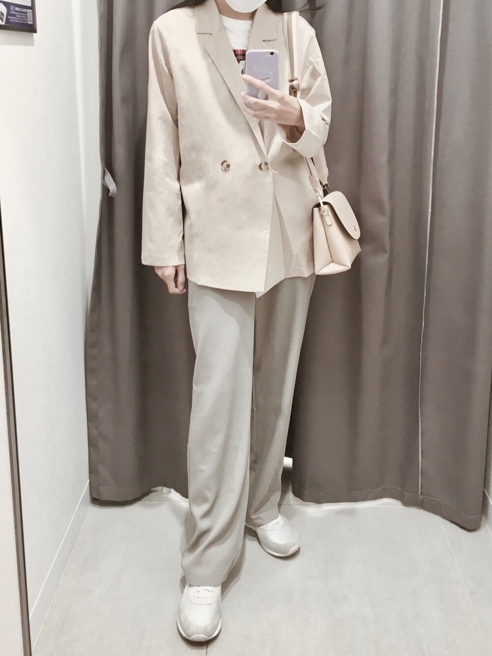 「ootd、西裝外套、reebok、Saime、Levis、desire_shop、韓国ファッション、suitstyle、韓系」｜「S’AIMEのアイテム（ショルダーバッグ、ベージュ系）」を使った、Chantal シャントさん（レディース・162cm）の冬コーディネートの1枚目の写真