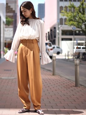 「6（ロク）のアイテム（シャツ/ブラウス、ベージュ系）」を使った、Ayano Fujitaさん（レディース・165cm）の夏コーディネート