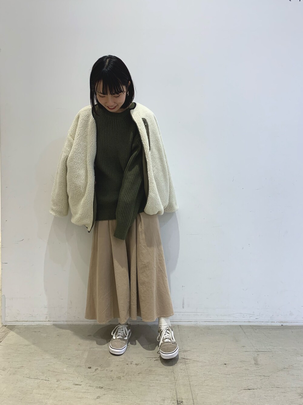 「カジュアルコーデ、オーバーサイズ、メンズライク、ニット、カーキ、ボアブルゾン」｜「koeのバルキーアクリル片畔クルーP.O＊（ニット/セーター、グリーン系）」を使った、tomomiさん（レディース・158cm）の冬コーディネートの1枚目の写真