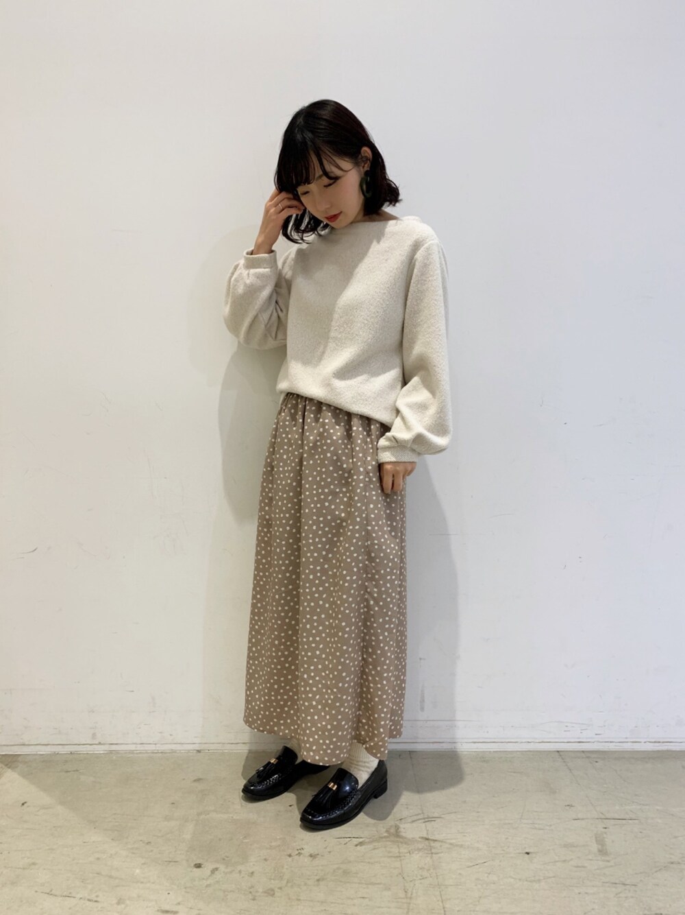 「くすみカラー、お洒落さんとつながりたい、ロングスカート」｜「koeのドットフレアスカート　*（スカート、ベージュ系）」を使った、tomomiさん（レディース・158cm）の冬コーディネートの1枚目の写真