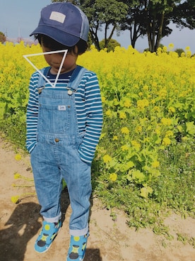 「ブルー」｜「アイテム（サロペット/オーバーオール）」を使った、こんぶまるお。さん（キッズ・80cm）の春コーディネート