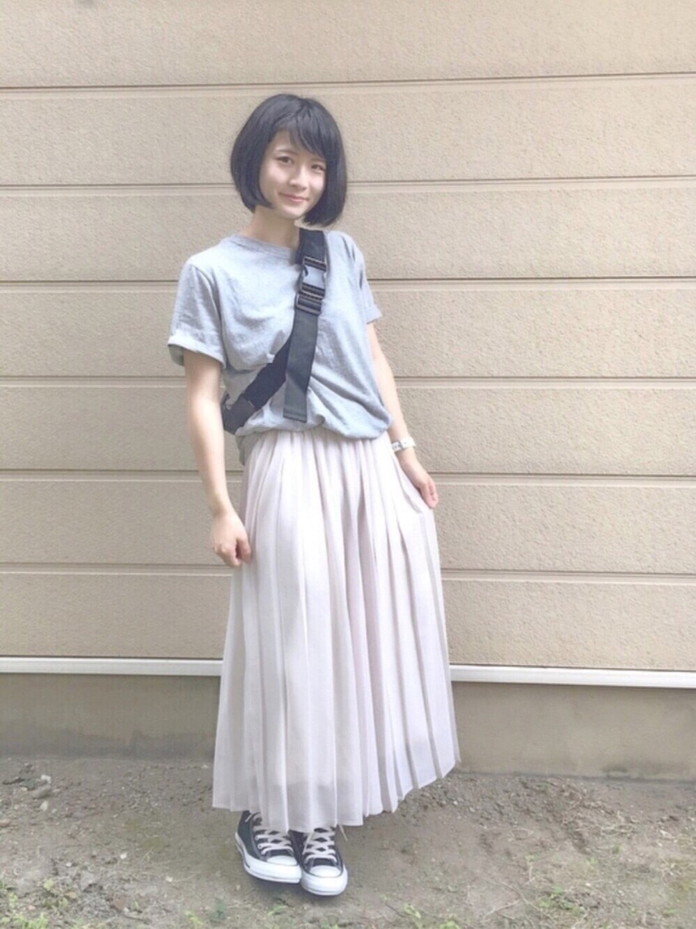 「カジュアル、オトナカジュアル、ラフ、プリーツスカート、プリーツパンツ、ウエストポーチ、夏コーデ、ビッグTシャツ、スカウチョ、雨の日コーデ」｜「GUの（GU）ロールアップスリーブＴ（半袖）（トップス、グレー系）」を使った、mimiko＊さん（レディース・154cm）の夏コーディネートの1枚目の写真