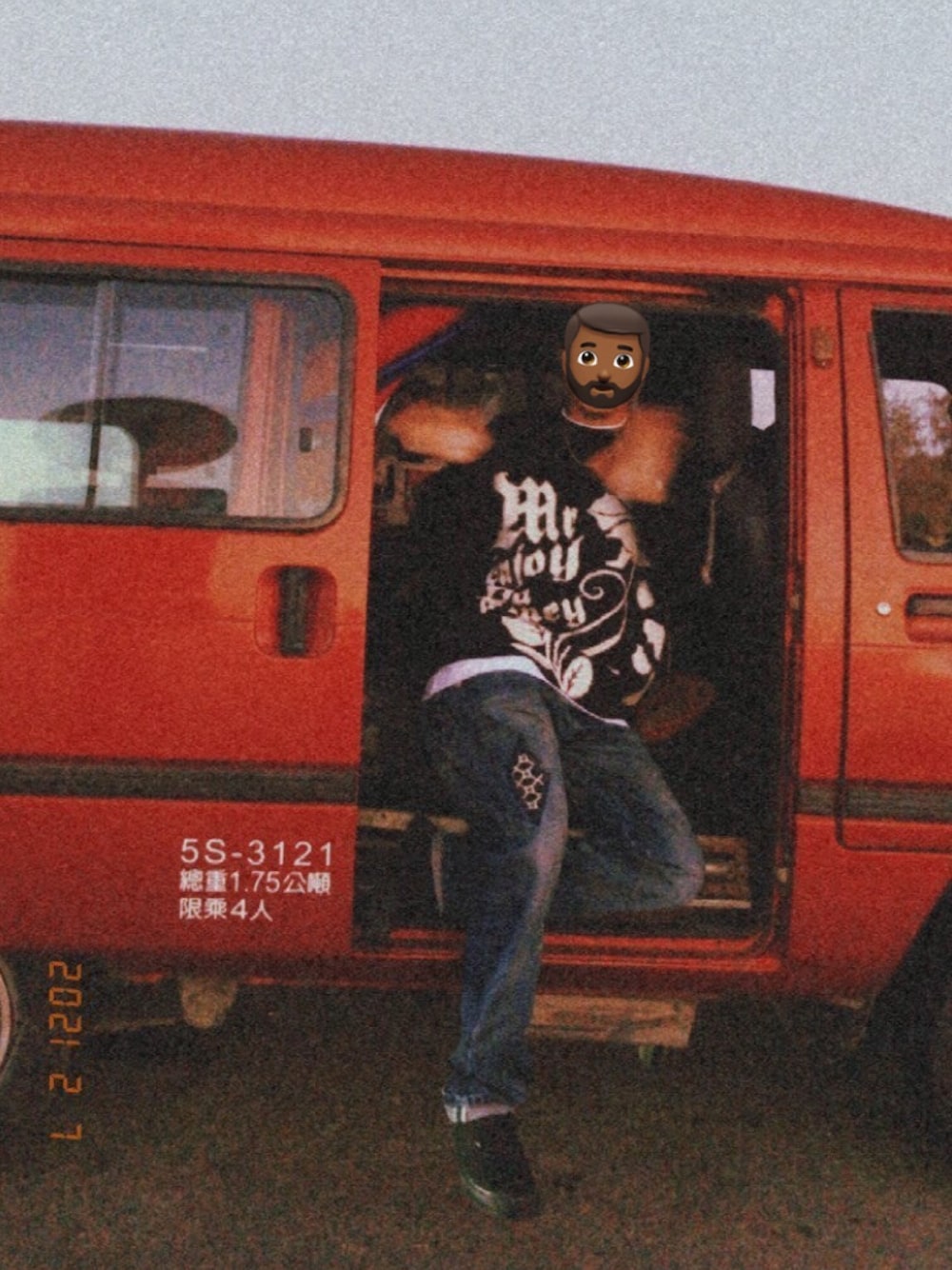 「Tainan、Ningbo」｜「Mr Enjoy The Moneyのアイテム（スウェット、ブラック系）」を使った、Uncle-Gさん（メンズ・175cm）の春コーディネートの1枚目の写真