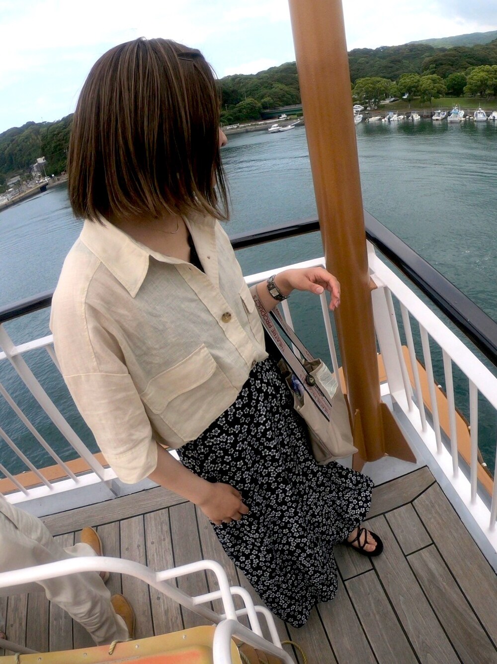 「PAGEBOYのアサコンBIGシャツSS（シャツ/ブラウス、ベージュ系）」を使った、mamiさん（レディース・155cm）の夏コーディネートの1枚目の写真