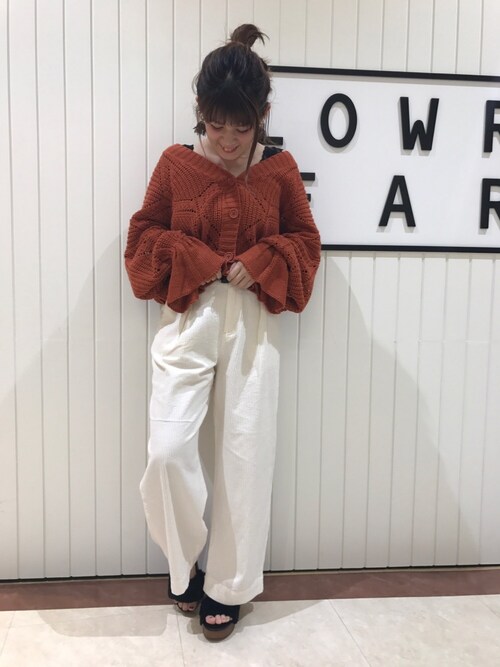①×白パンツですっきりコーデ