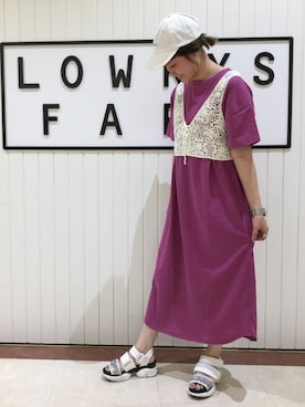 「KOMONO.（コモノ）のアイテム（アナログ腕時計）」を使った、LOWRYSFARM ゆめタウン出雲さん（レディース・158cm）の春コーディネート