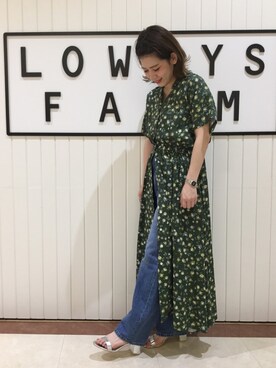 「LOWRYS FARM（ローリーズファーム）のCONEハイライズワイドデニム　800874（デニムパンツ）」を使った、LOWRYSFARM ゆめタウン出雲さん（レディース・155cm）の夏コーディネート