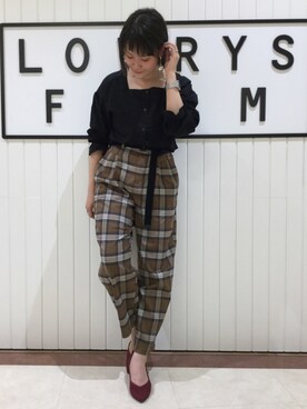 「KOMONO.（コモノ）のアイテム（アナログ腕時計）」を使った、LOWRYSFARM ゆめタウン出雲さん（レディース・158cm）の秋コーディネート