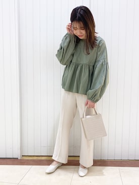 「LOWRYS FARM（ローリーズファーム）のカラーフレアパンツ  892044（その他パンツ）」を使った、LOWRYSFARM ゆめタウン出雲さん（レディース・165cm）の夏コーディネート