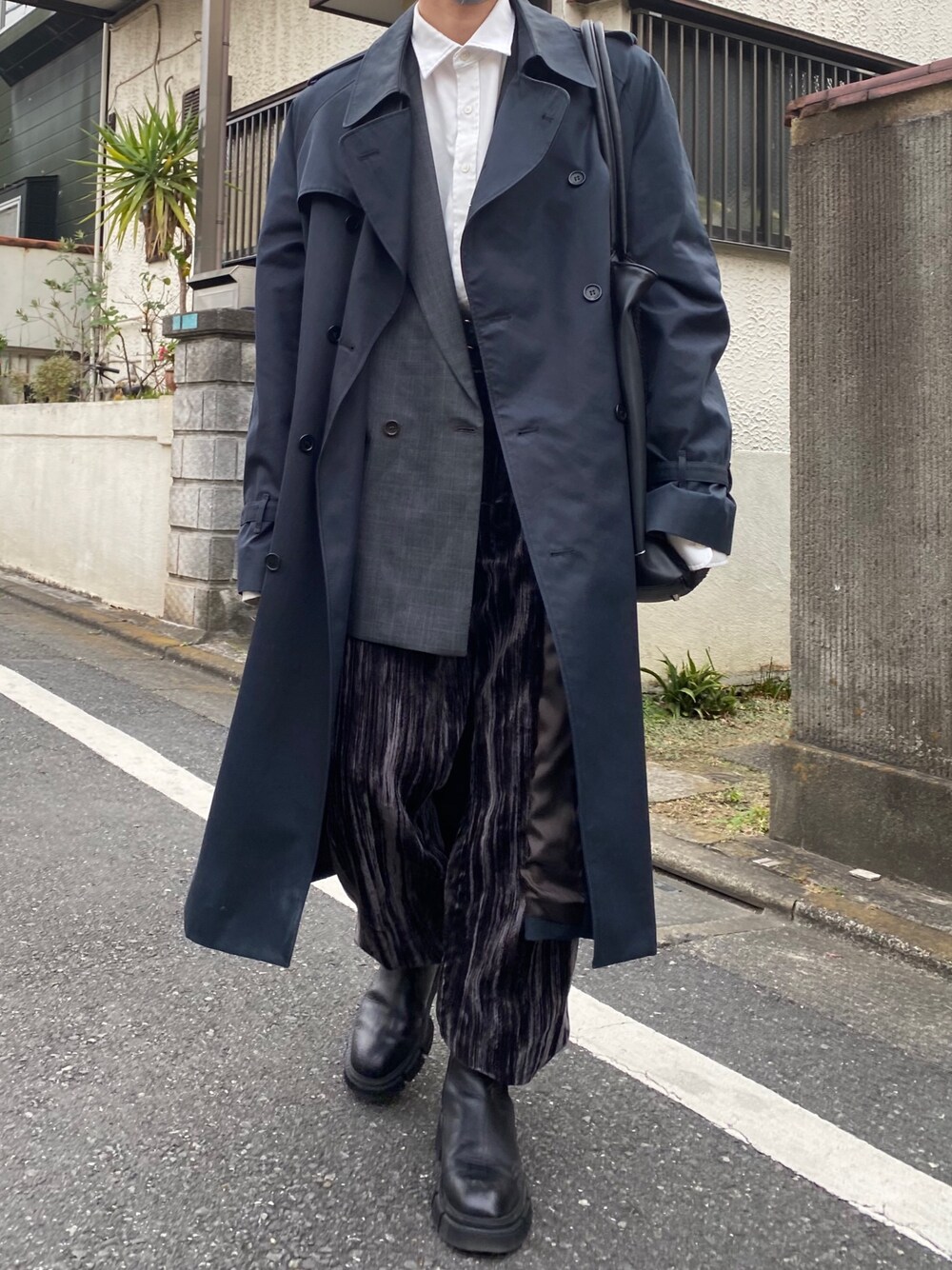 「これが私をアゲる服、今日のコーデ、ワイドパンツ、いいね、save、フォローお願いします🤑、ファッションの力を信じよう、モノトーンコーデ、古着コーデ、グレー、古着、古着好きな人と繋がりたい」｜「usedのアイテム（パンツ、ブラック系）」を使った、aoiさん（メンズ・173cm）の春コーディネートの1枚目の写真