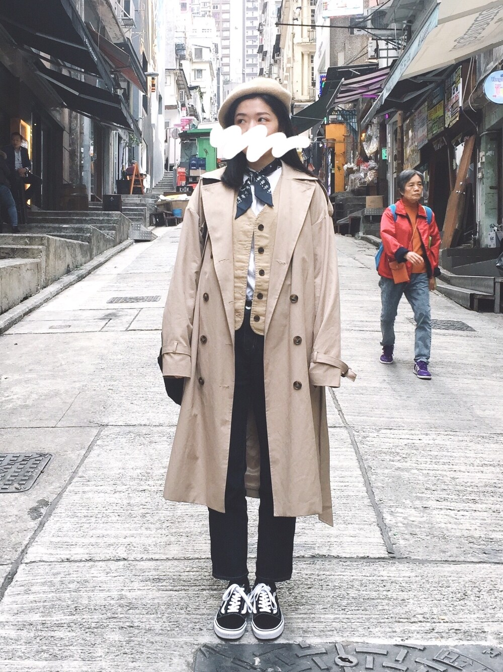 「Hong Kong、travel、URBAN RESEARCH、a land、VANS、LOWRYS FARM、UNIQLO、無印良品」｜「A landのアイテム（ベスト、ベージュ系）」を使った、WeiHsuanさん（レディース・162cm）の春コーディネートの1枚目の写真