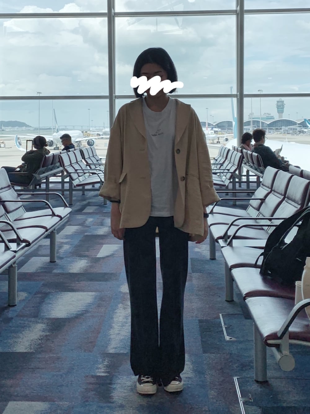 「CLANE、moussy、旅行、空港、空港ファッション」｜「CLANEのアイテム（Tシャツ/カットソー、ホワイト系）」を使った、WeiHsuanさん（レディース・162cm）の秋コーディネートの1枚目の写真