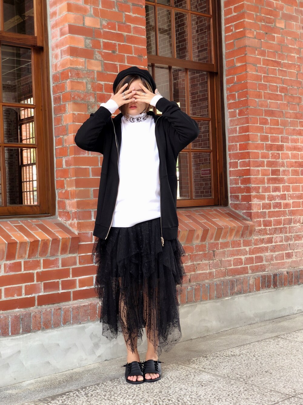 「girl、stylist、stylistbianca、B&Z Studio」｜「Stylist Biancaのアイテム（ニット/セーター、ホワイト系）」を使った、Bianca Loさん（レディース・167cm）の冬コーディネートの1枚目の写真