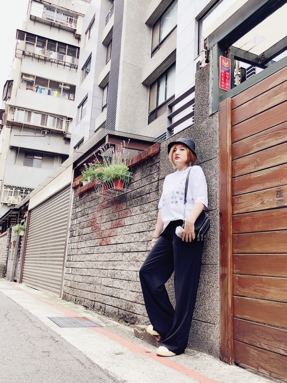 「stylistbianca、streetstyle、streetfashion、fashionblogger、fashionblog、fashion、snap、everydaystyle、Sunday」｜「stylistbiancaのアイテム（パンツ、ブラック系）」を使った、Bianca Loさん（レディース・167cm）の春コーディネートの1枚目の写真