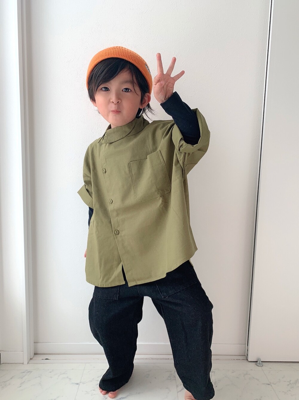 「UNIQLOのアイテム（その他トップス、ブラック系）」を使った、gakuchinさん（キッズ・100cm）の冬コーディネートの1枚目の写真