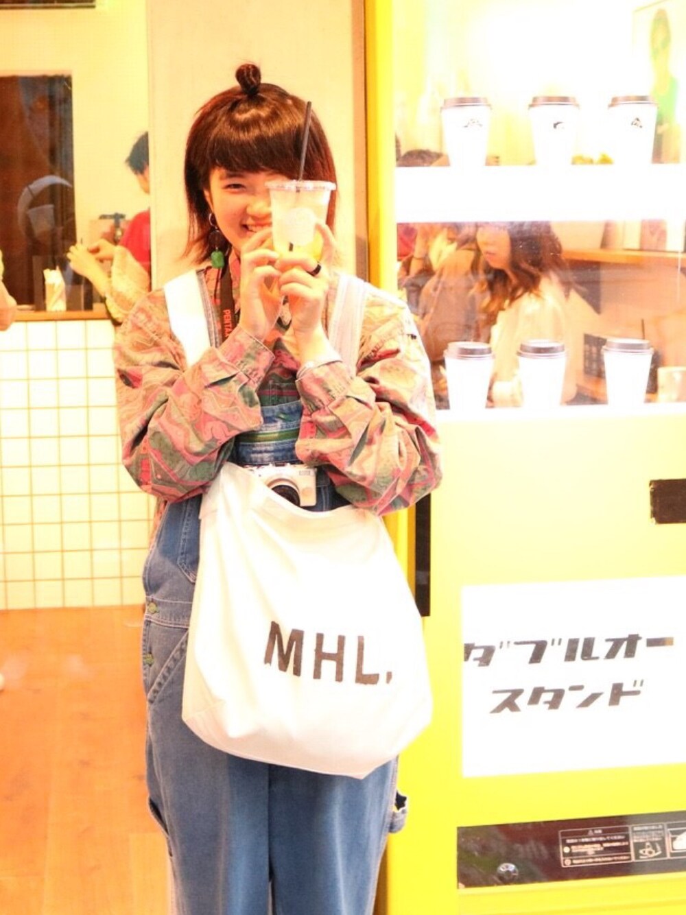 「シンプルコーデ、ゆるコーデ、オーバーオール、古着、ootd、MHL.、柄シャツ、お洒落さんとつながりたい」｜「古着屋のアイテム（つなぎ/オールインワン、ブルー系）」を使った、AMIさん（レディース・159cm）の秋コーディネートの1枚目の写真