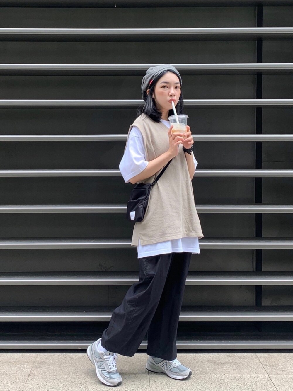 「ootd、日系極簡、休閒」｜「o.poismのアイテム（ハンチング/ベレー帽、グレー系）」を使った、JNさん（レディース・157cm）の夏コーディネートの1枚目の写真
