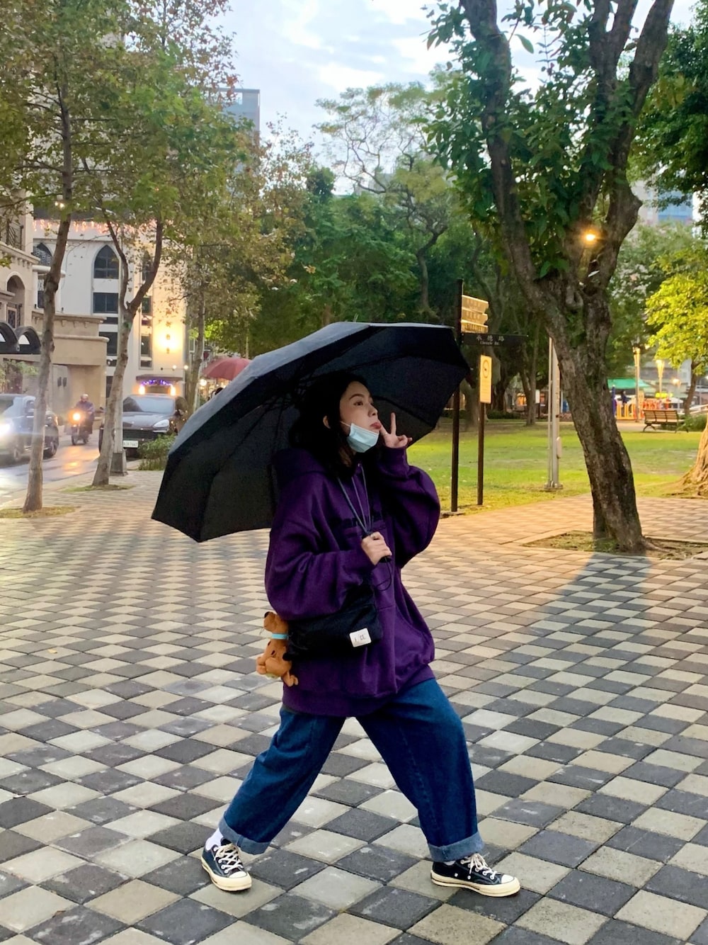 「ootd、Paragraph、F/CE.、街頭穿搭、oversize、converse、雨天搭配」｜「Paragraphのアイテム（その他トップス、パープル系）」を使った、JNさん（レディース・157cm）の冬コーディネートの1枚目の写真