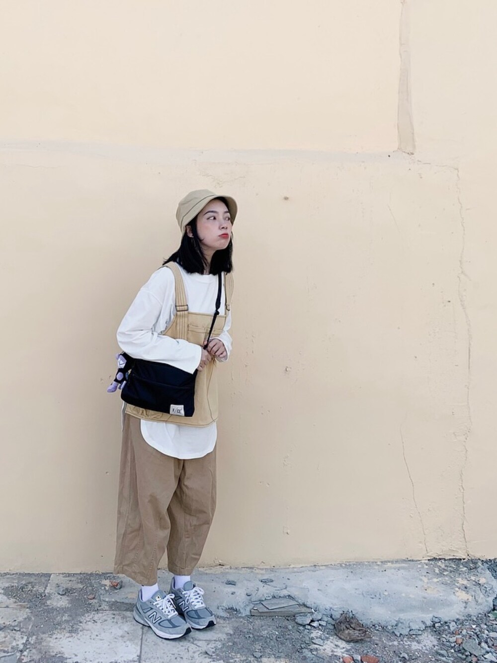 「Oreo Shake、ootd、oreoshake、nb990v5、New Balance、F/CE.、JKS shop、UNIQLO」｜「oreoshakeのアイテム（ベスト、ベージュ系）」を使った、JNさん（レディース・157cm）の冬コーディネートの1枚目の写真